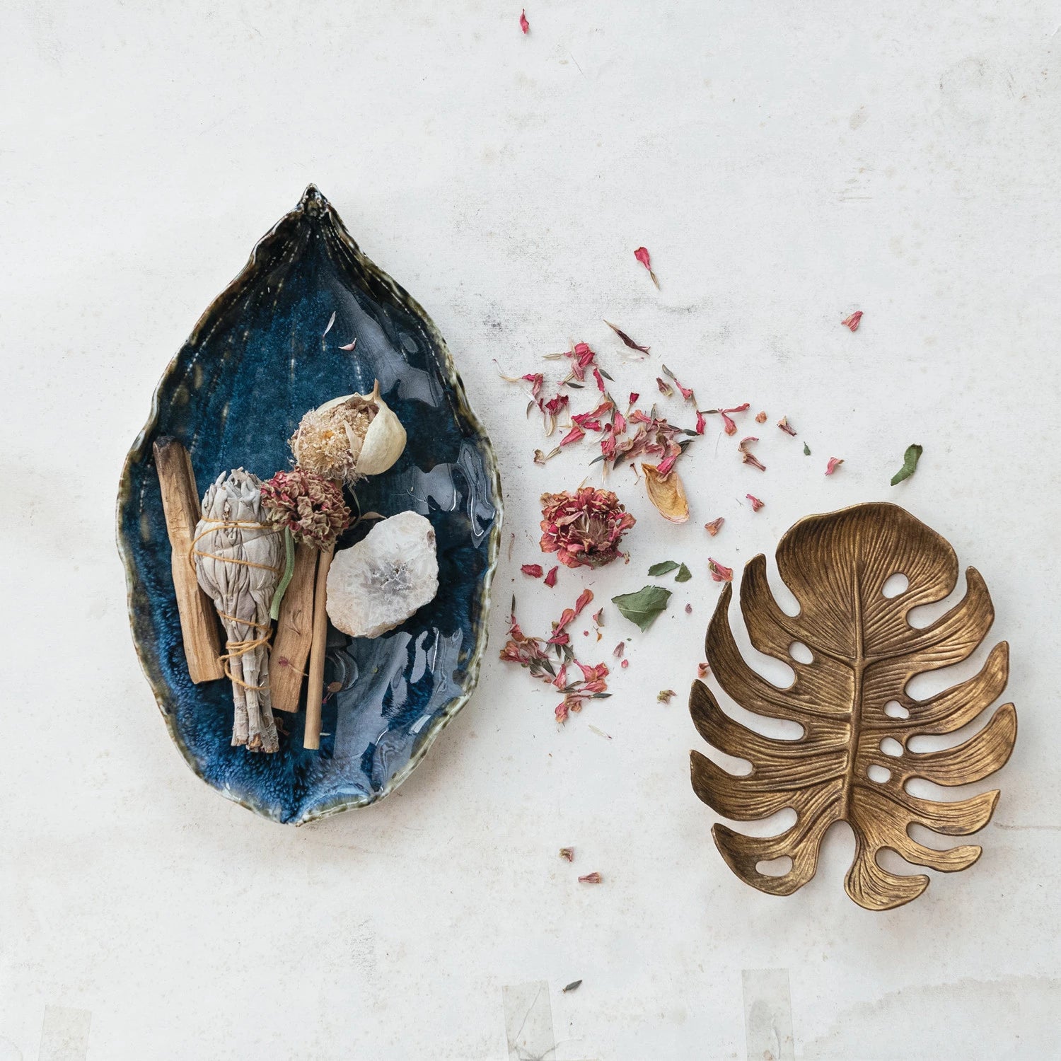 Antique Gold Monstera Leaf