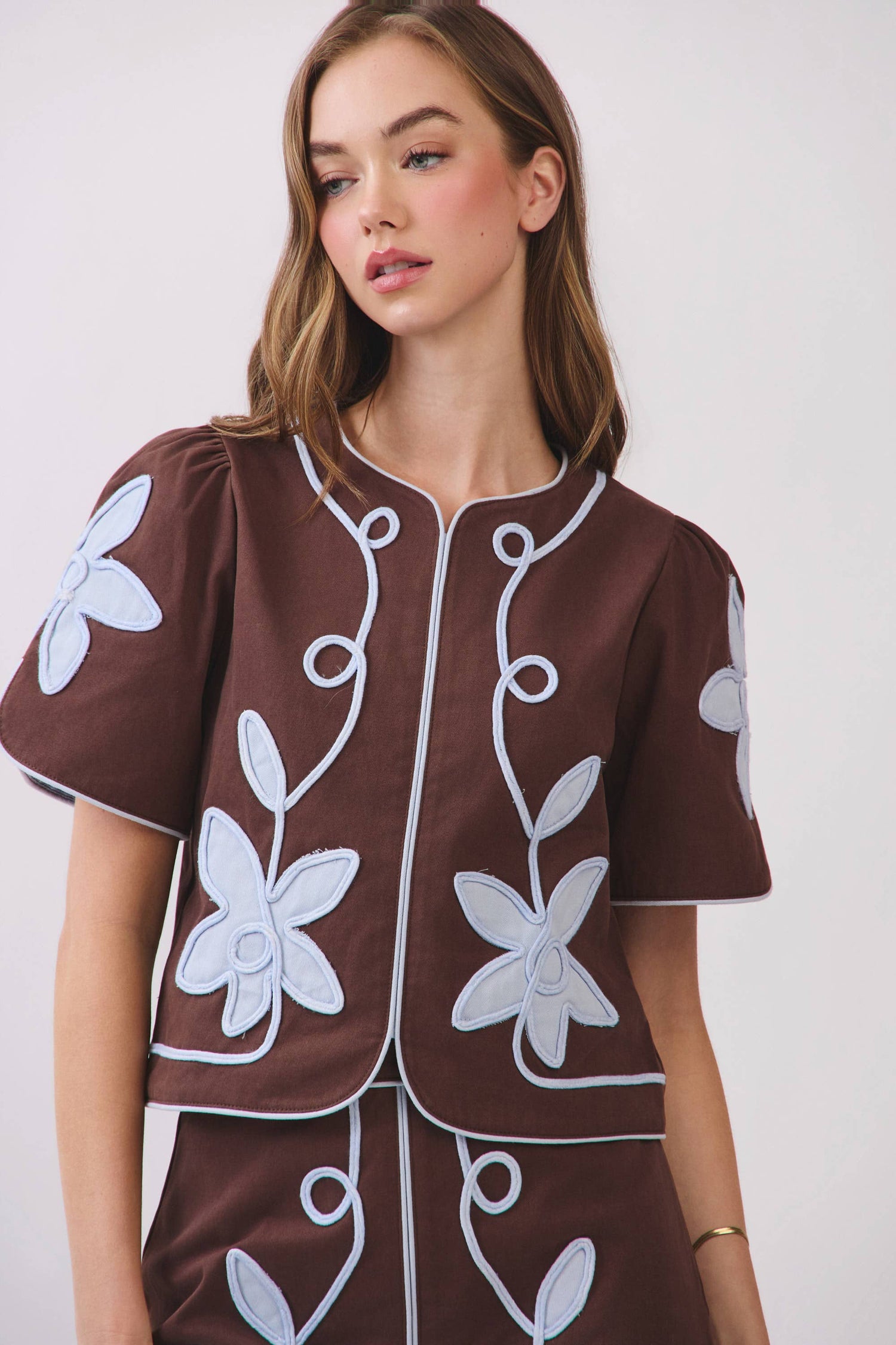 Floral Appliqué Short Puff Sleeve Structured Top