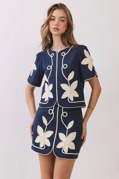 Floral Appliqué Short Puff Sleeve Structured Top