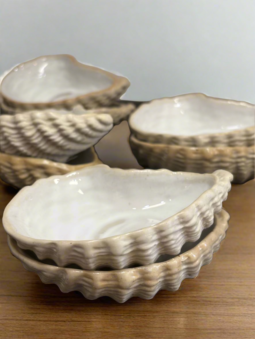 Stoneware shell dish
