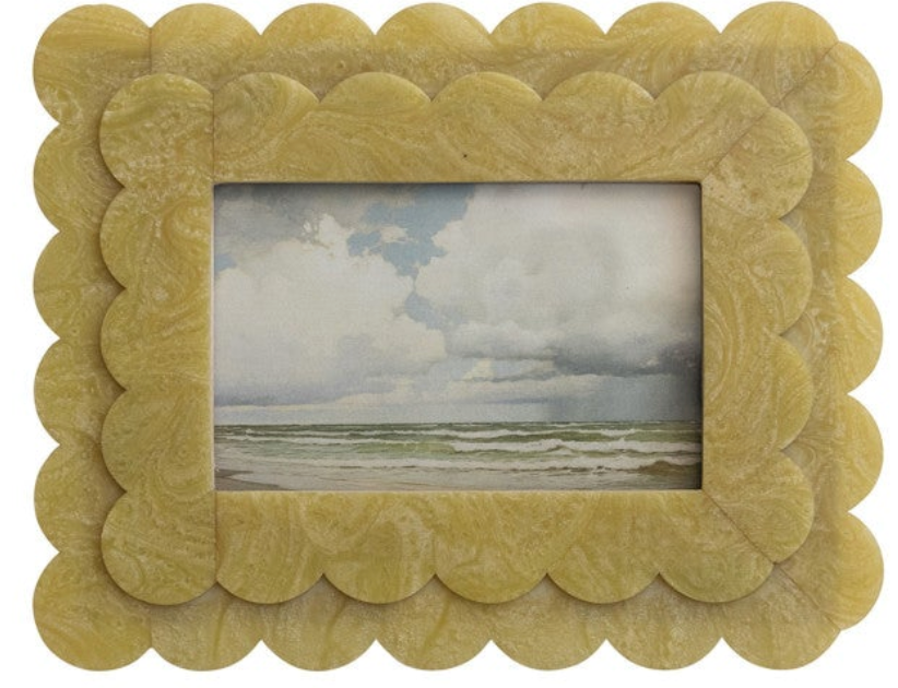 Marbled Scalloped Photo Frame
