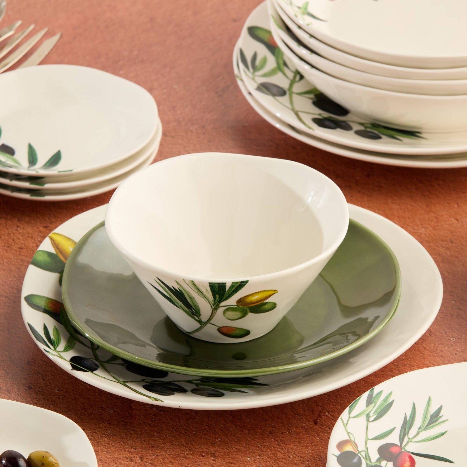 Verde Salad Plate - Salt &amp; Creek